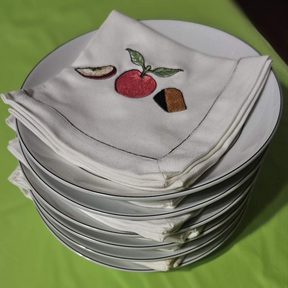Crate&Barrel White Cocktail Napkin